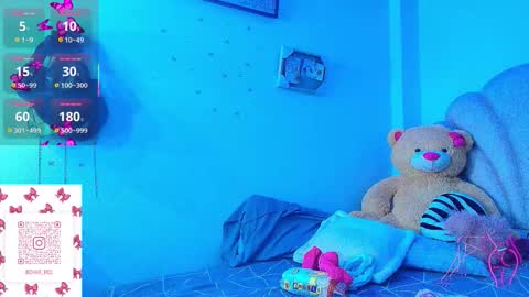 charlotte_walker1 online show from 01-10-26, 05:09