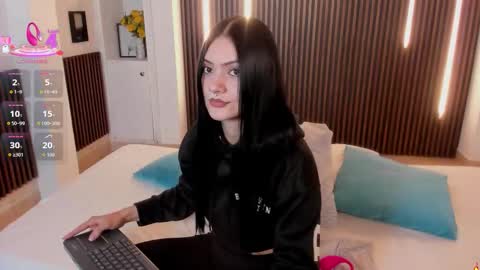 Snapshot of charlotte_whitee1 chatting on 09-21-25, 12:18 Charlotte Everyday From 0700 to 1300 Col Time online show from 09-21-25, 12:18