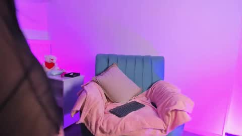 Charlottee01  online show from 02-18-26, 11:17