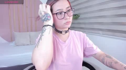 Snapshot of charlottee27_ chatting on 02-06-26, 02:16 Charlottee online show from 02-06-26, 02:16