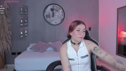 Snapshot of charlottee27_ chatting on 02-14-26, 02:19 Charlottee online show from 02-14-26, 02:19