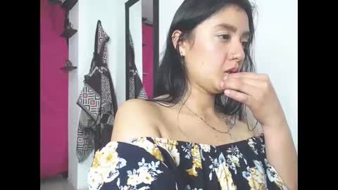 Snapshot of charlottekiss99 chatting on 12-14-25, 01:33 charlottekiss99 online show from 12-14-25, 01:33