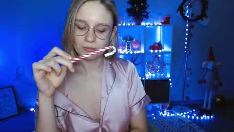 Snapshot of charming_beauty chatting on 12-29-24, 04:05 Michelle online show from 12-29-24, 04:05