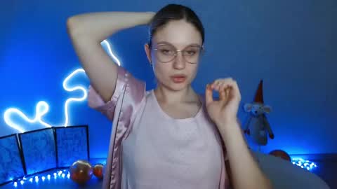 Snapshot of charming_beauty chatting on 01-05-25, 06:46 Michelle online show from 01-05-25, 06:46