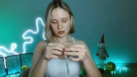 Snapshot of charming_beauty chatting on 01-06-25, 06:36 Michelle online show from 01-06-25, 06:36