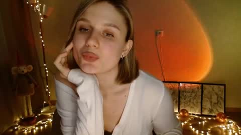 Snapshot of charming_beauty chatting on 01-12-25, 07:11 Michelle online show from 01-12-25, 07:11
