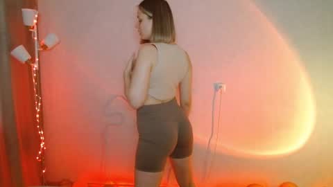 Snapshot of charming_beauty chatting on 01-27-25, 09:13 Michelle online show from 01-27-25, 09:13