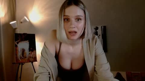 Snapshot of charming_beauty chatting on 11-10-25, 06:45 Michelle online show from 11-10-25, 06:45