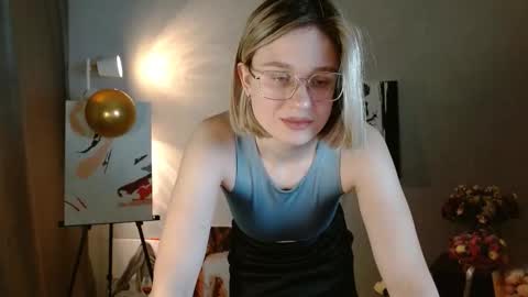 Snapshot of charming_beauty chatting on 11-29-25, 01:08 Michelle online show from 11-29-25, 01:08