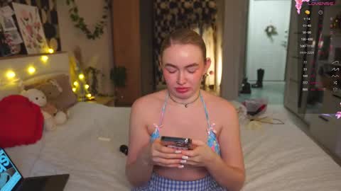 Snapshot of charming_daisy chatting on 11-29-25, 08:50 my fansly Charming daisy My Wishlist for new toys online show from 11-29-25, 08:50