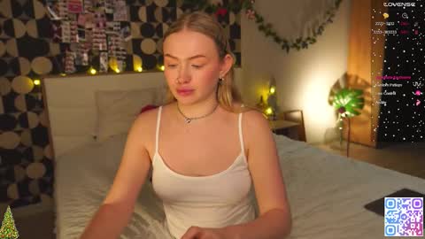 Snapshot of charming_daisy chatting on 01-06-26, 04:00 my fansly Charming daisy My Wishlist for new toys online show from 01-06-26, 04:00