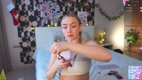 Snapshot of charming_daisy chatting on 01-07-26, 10:07 my fansly Charming daisy My Wishlist for new toys online show from 01-07-26, 10:07