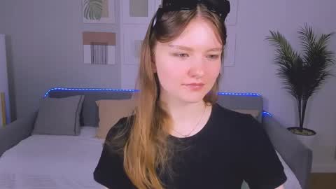 Snapshot of charminglookeva chatting on 05-21-26, 11:39 Im Eva online show from 05-21-26, 11:39