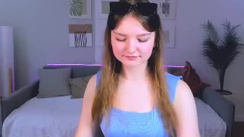 Snapshot of charminglookeva chatting on 06-12-26, 03:38 Im Eva online show from 06-12-26, 03:38