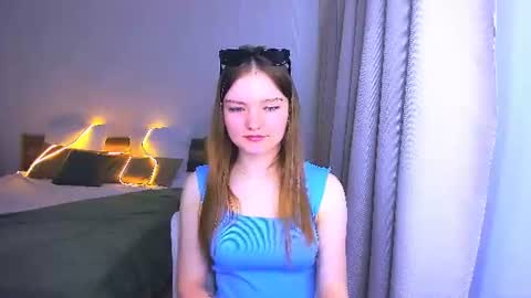 Snapshot of charminglookeva chatting on 06-18-26, 04:13 Im Eva online show from 06-18-26, 04:13