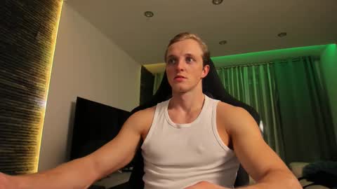 Snapshot of chasereed_ chatting on 11-01-25, 10:56 Chase Reed online show from 11-01-25, 10:56