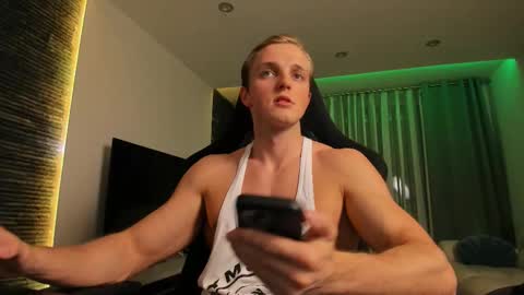 Snapshot of chasereed_ chatting on 11-03-25, 11:15 Chase Reed online show from 11-03-25, 11:15