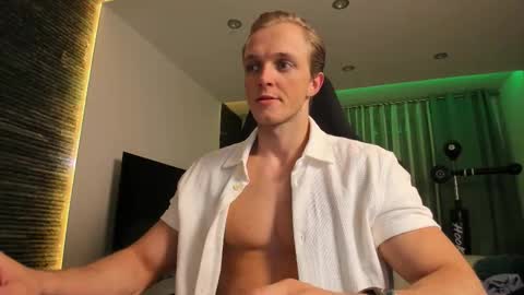 Snapshot of chasereed_ chatting on 11-19-25, 08:20 Chase Reed online show from 11-19-25, 08:20