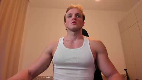 Snapshot of chasereed_ chatting on 05-08-26, 08:03 Chase Reed online show from 05-08-26, 08:03