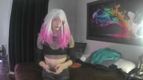 Sarah online show from 10-19-25, 04:13