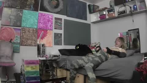 Sarah online show from 04-15-26, 07:37