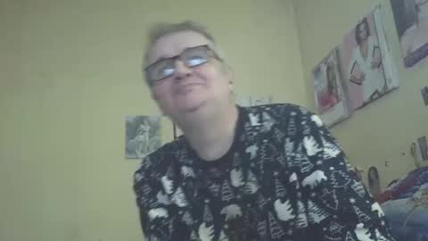 Snapshot of chatubatelee555 chatting on 11-04-25, 06:18 lee online show from 11-04-25, 06:18