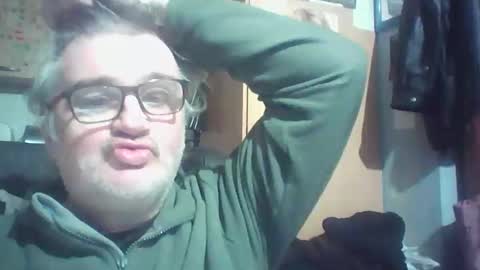 Snapshot of chatubatelee555 chatting on 02-14-26, 06:04 lee online show from 02-14-26, 06:04