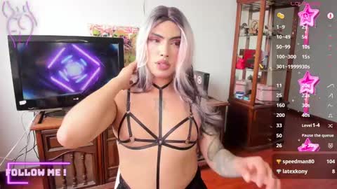 Snapshot of chaturmodels chatting on 02-06-25, 07:40 Sophie online show from 02-06-25, 07:40