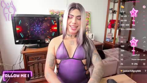 Snapshot of chaturmodels chatting on 02-22-25, 03:58 Sophie online show from 02-22-25, 03:58
