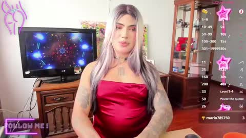 Snapshot of chaturmodels chatting on 02-24-25, 07:19 Sophie online show from 02-24-25, 07:19