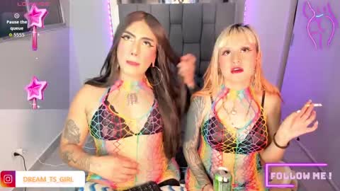 Snapshot of chaturmodels chatting on 09-27-25, 12:59 Sophie online show from 09-27-25, 12:59