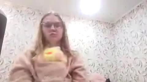 Olivia online show from 04-28-26, 08:25