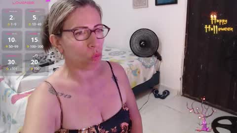 CHAYLA VICTORIA RUIZ  online show from 10-17-25, 11:40