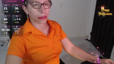 CHAYLA VICTORIA RUIZ  online show from 11-15-25, 11:10
