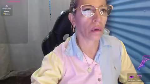 CHAYLA VICTORIA RUIZ  online show from 06-12-26, 10:47