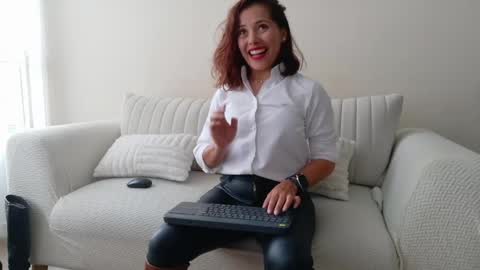 Regina Phalange online show from 05-29-26, 09:57