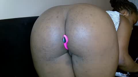 Snapshot of cheeky_charms chatting on 06-28-26, 02:12 cheeky_charms online show from 06-28-26, 02:12