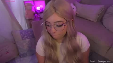 Snapshot of cheerrysweett chatting on 01-31-26, 10:30 Baby Cherry online show from 01-31-26, 10:30