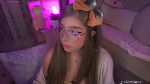 Snapshot of cheerrysweett chatting on 02-14-26, 04:09 Baby Cherry online show from 02-14-26, 04:09
