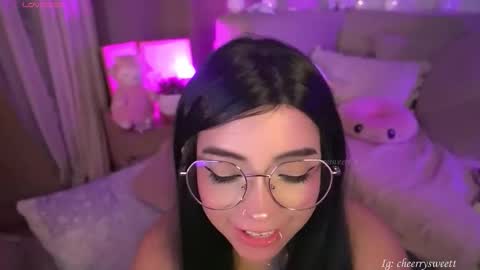 Snapshot of cheerrysweett chatting on 02-18-26, 11:33 Baby Cherry online show from 02-18-26, 11:33