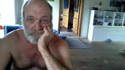 Snapshot of chefben666 chatting on 11-05-25, 11:43 chefben666 online show from 11-05-25, 11:43