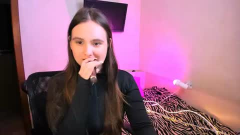 Snapshot of chelsyluxex chatting on 07-19-26, 10:19 Chelsy Luxe online show from 07-19-26, 10:19