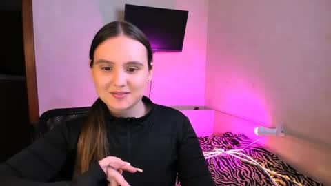 Snapshot of chelsyluxex chatting on 08-01-26, 10:14 Chelsy Luxe online show from 08-01-26, 10:14