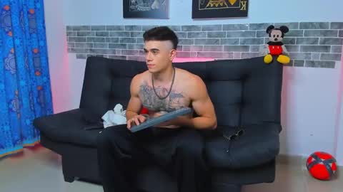 Snapshot of chepe_fit chatting on 01-24-25, 12:42 chepe vause online show from 01-24-25, 12:42