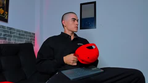 Snapshot of chepe_fit chatting on 02-13-25, 03:29 chepe vause online show from 02-13-25, 03:29