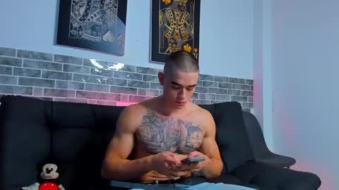 Snapshot of chepe_fit chatting on 02-14-25, 03:00 chepe vause online show from 02-14-25, 03:00