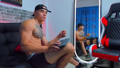 Snapshot of chepe_fit chatting on 02-23-25, 08:17 chepe vause online show from 02-23-25, 08:17