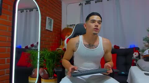 Snapshot of chepe_fit chatting on 11-28-25, 02:36 chepe vause online show from 11-28-25, 02:36