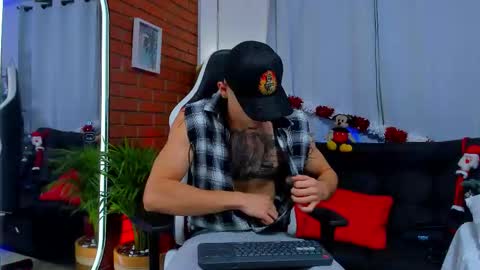 Snapshot of chepe_fit chatting on 11-30-25, 03:10 chepe vause online show from 11-30-25, 03:10