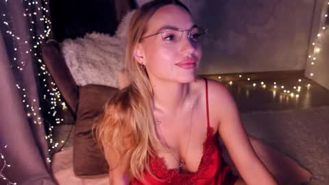 Snapshot of cherry_bomb19 chatting on 04-11-26, 03:27 CherryBomb online show from 04-11-26, 03:27